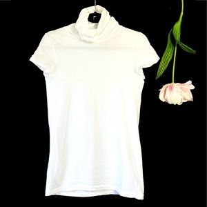 Theory Turtleneck Top w/ Short Sleeves, Fitted. Sz Large, White